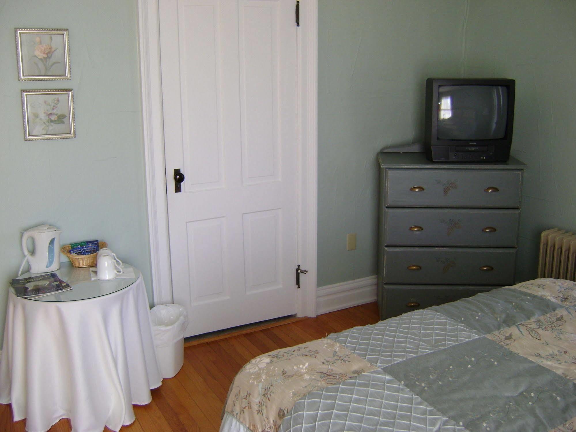 Four Creeks Bed & Breakfast Girard Экстерьер фото